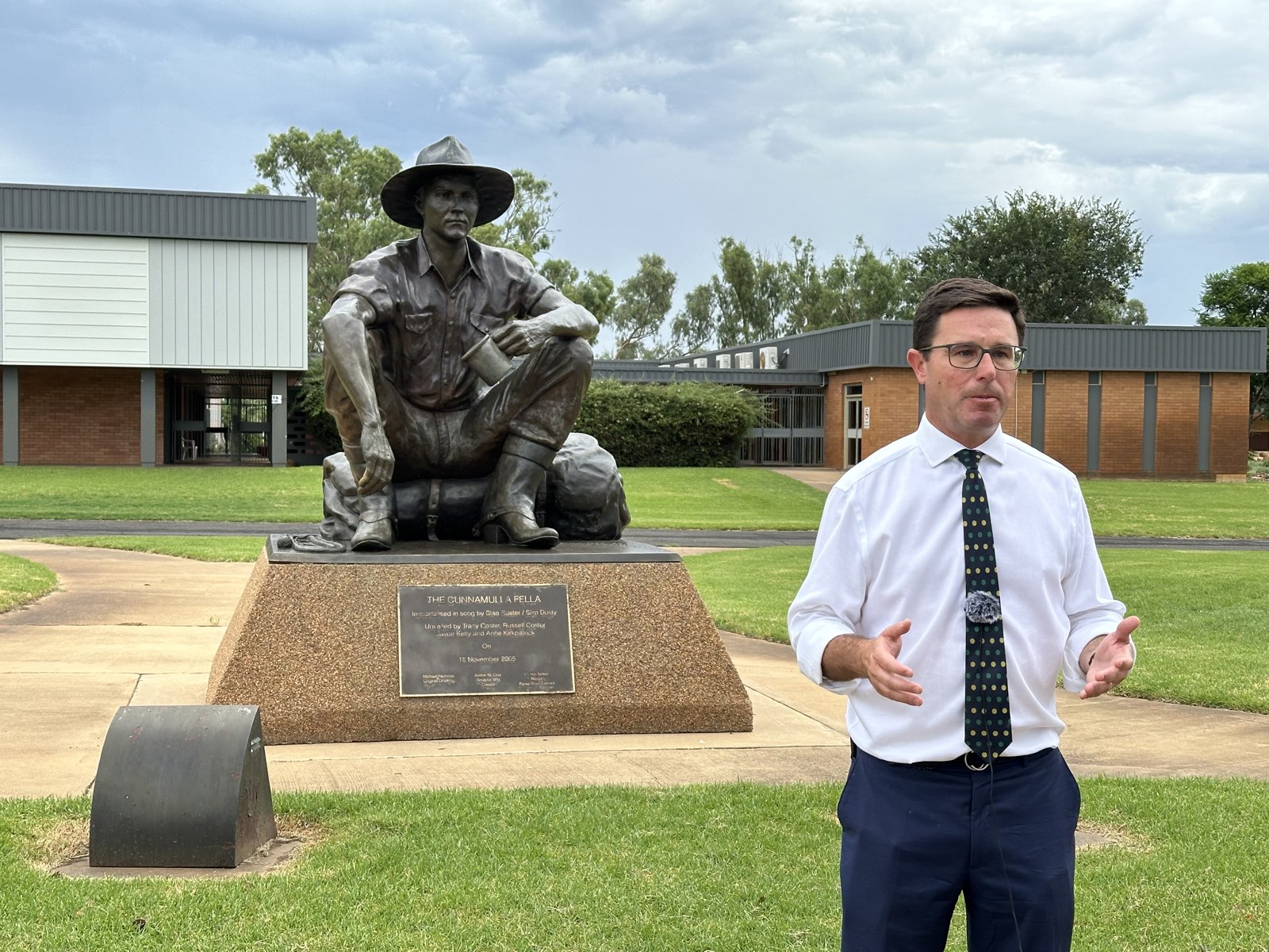 Member for Maranoa David Littleproud in Cunnamulla_3_preview (1)